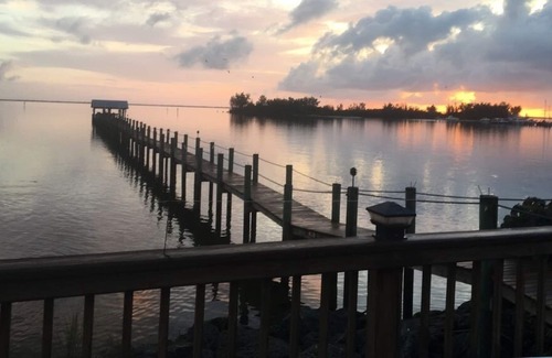 Sebastian House | Riverhouse Getaway