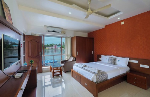 Nedumudy Resort | Riveria Adventures Waterfront Resorts with modern comfort & paddy-view stays