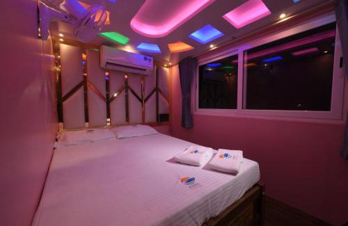Mankombu Boat Rental | Riveria Caravan Houseboat