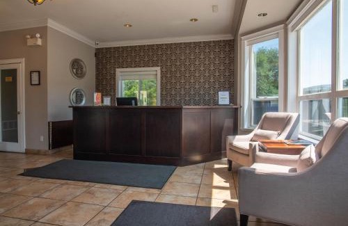 City Centre Hotel | Riverland Inn & Suites