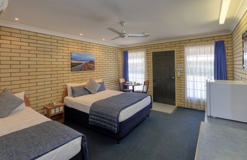 St. George Hotel | Riverland Motor Inn & River's Restaurant