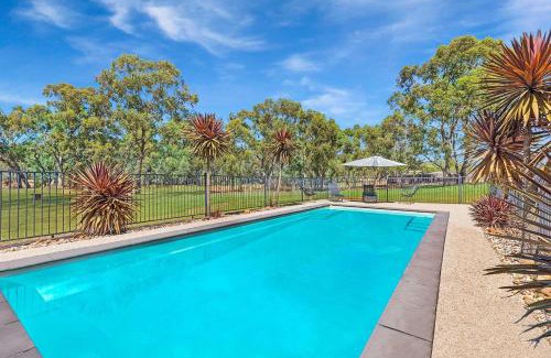 Moama House | Riverlyne - Riverfront Holiday Home