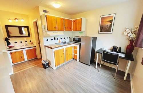 Little Fort Hotel | Rivermount Motel Campground and RV Park