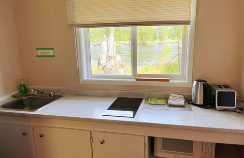 Little Fort Hotel | Rivermount Motel Campground and RV Park