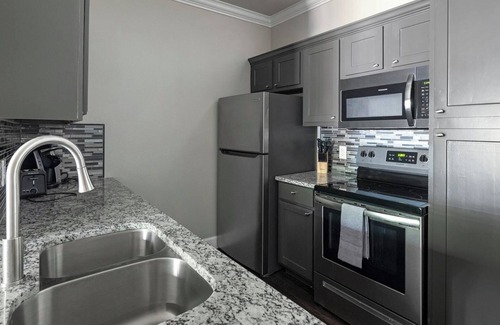 Riverpark West Apartment | RiverPark 1BD 5 - One Bedroom Apartment, Sleeps 2