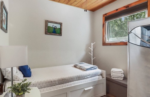 Brock Cabin | River’s Edge accommodation in the Talbot River.