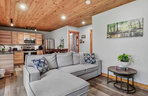 Brock Cabin | River’s Edge accommodation in the Talbot River.