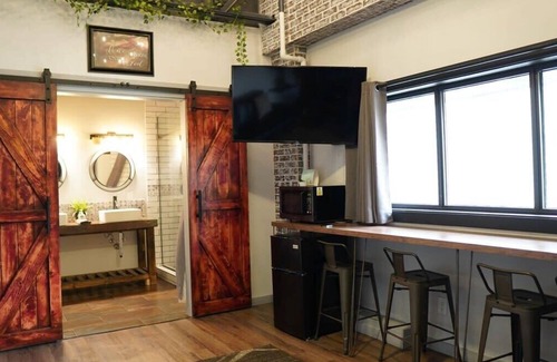 Niles Apartment | Rivers Edge Lofts - Unit 5
