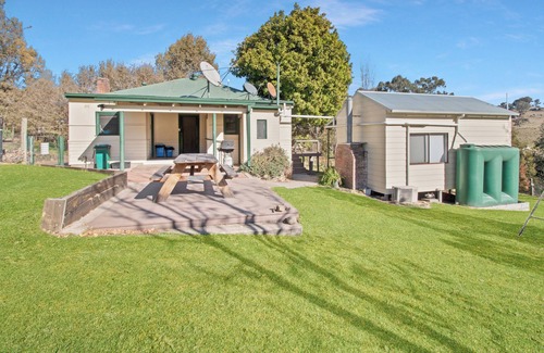 Little River House | Rivers Edge Pets Allowed Cottage Tumut