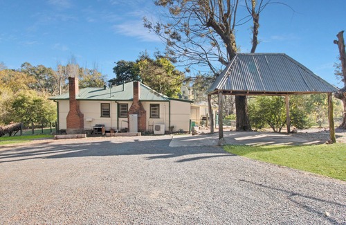 Little River House | Rivers Edge Pets Allowed Cottage Tumut