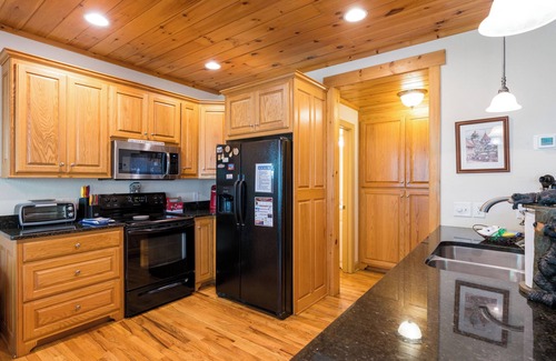 Helen House | Rivers Rest – Beautiful Riverfront Townhome in Downtown Helen
