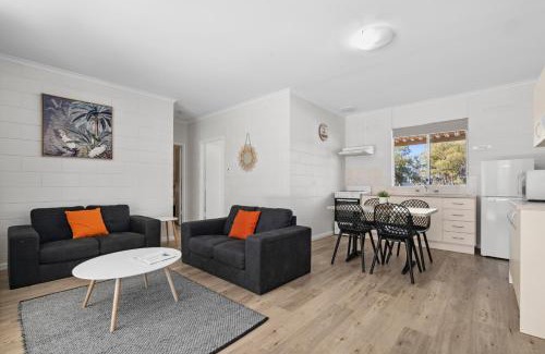 Paringa House | Riversands Rest Accommodation Scenic Riverfront Cottages, Paringa