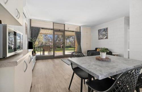 Paringa House | Riversands Rest Accommodation Scenic Riverfront Cottages, Paringa