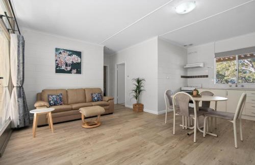 Paringa House | Riversands Rest Accommodation Scenic Riverfront Cottages, Paringa