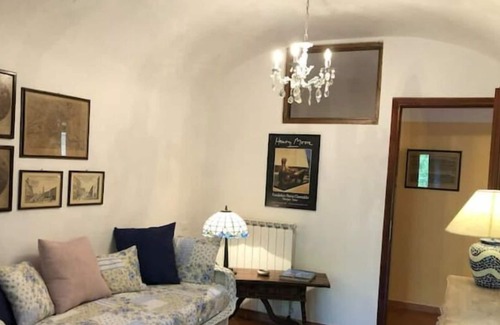 Pontremoli Apartment | Riverside apartment with terrace