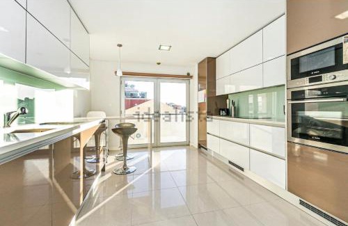 Linda-a-Velha Apartment | Riverside - apartment