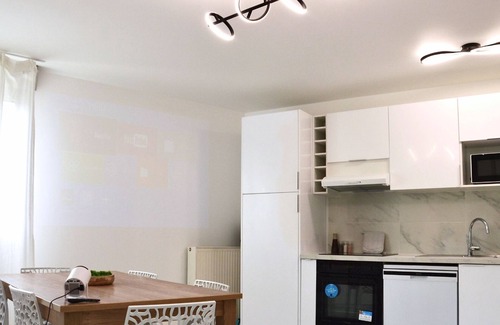 Lognes Apartment | Riverside apt | 2 bdr |Disney + Paris | Parking | Balcony