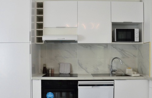 Lognes Apartment | Riverside apt | 2 bdr |Disney + Paris | Parking | Balcony
