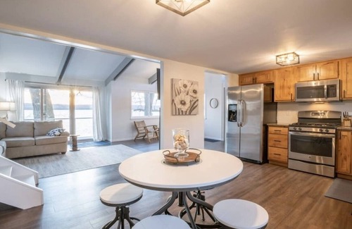 Peoria Heights House | Riverside Beach House