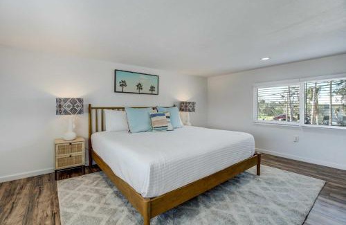 Braden River Apartment | Riverside Breeze Tropical Retreat w Tiki Hut&BBQ
