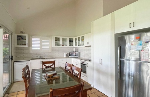 Burrum Heads Villa | Riverside - Burrum Heads- Riverfront - 3BR - River Fishing.