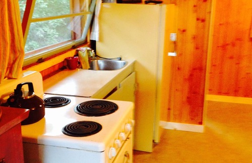 Clearwater Cabin | Riverside Cabana for 2 people, rustic and unique setting on the Clearwater River