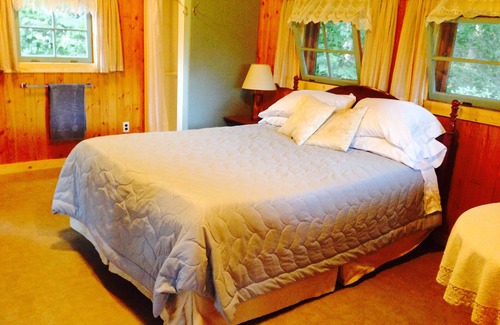 Clearwater Cabin | Riverside Cabana for 2 people, rustic and unique setting on the Clearwater River