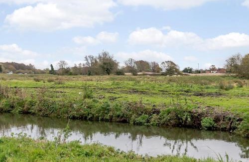 Loddon House | Riverside Cottage