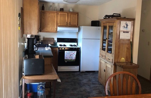 Eagle River House | Riverside Cottage near snowmobile and atv trails and Mt. Bohemia with Wi-Fi!