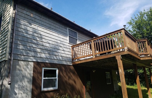 Eagle River House | Riverside Cottage near snowmobile and atv trails and Mt. Bohemia with Wi-Fi!