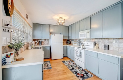 Pedernales Bend House | Riverside escape with a scenic deck, grill, firepit & central AC - dog-friendly