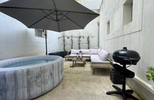 Fontaine-de-Vaucluse Apartment | Riverside flat between Isle sur la Sorgue & Gordes