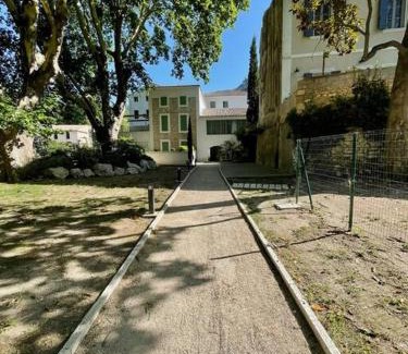 Fontaine-de-Vaucluse Apartment | Riverside flat between Isle sur la Sorgue & Gordes