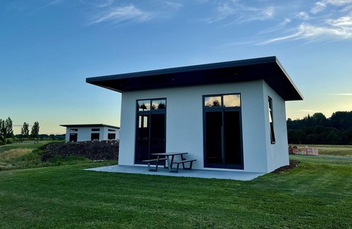 Richmond Downs House | Riverside Guest House - Relax in the peace and quiet on the rivers edge.