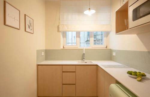 Stradom Apartment | Riverside Harmony