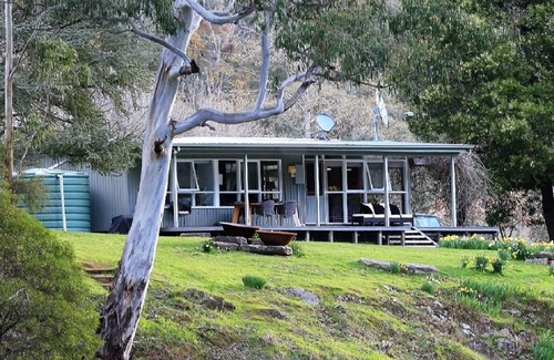 Howqua House | Riverside House on the beautiful Howqua River