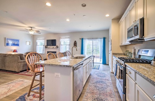 California House | Riverside House w/Kayaks, Piano & Fireplace