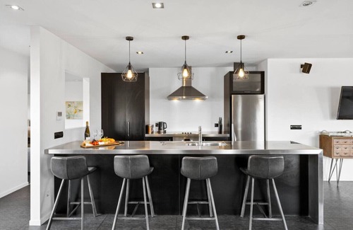 Rangatira Park House | Riverside in gated community & WI-FI