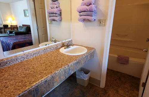 Glendive Hotel | Riverside Inn
