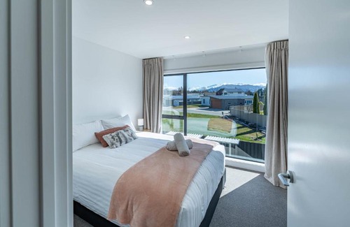Albert Town House | Riverside Lodge- 2 Bedroom Unit