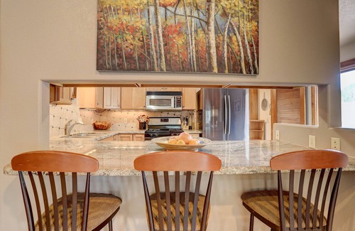 Lyons Cabin | Riverside Lodge - Relaxation in a Historic Setting