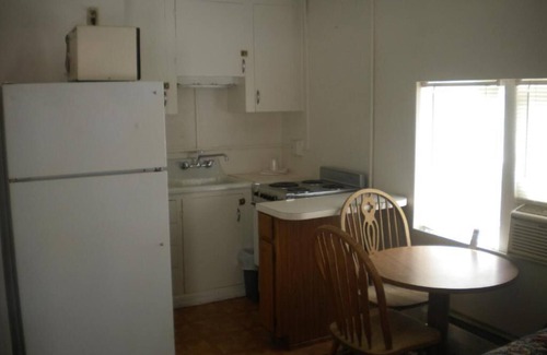 Helper Hotel | Riverside Motel