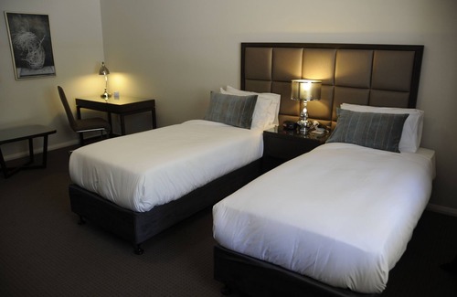 Cattai Hotel | Riverside Oaks Golf Resort