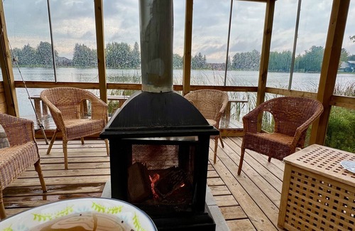 Brock Cottage | Riverside Oasis w/hot tub, glass cabin, pool table