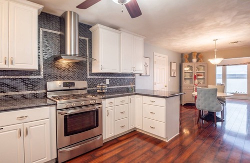 Peoria Heights House | Riverside Paradise