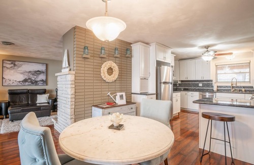 Peoria Heights House | Riverside Paradise