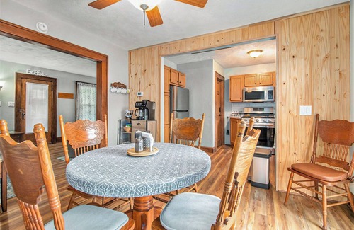 Niles House | Riverside Retreat - Walk to Downtown, YMCA, Fishing!