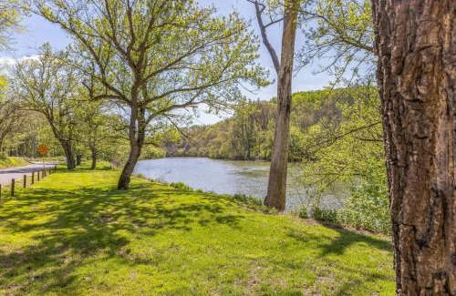 Shenandoah House | Riverside Serenity- A Picturesque Retreat cottage
