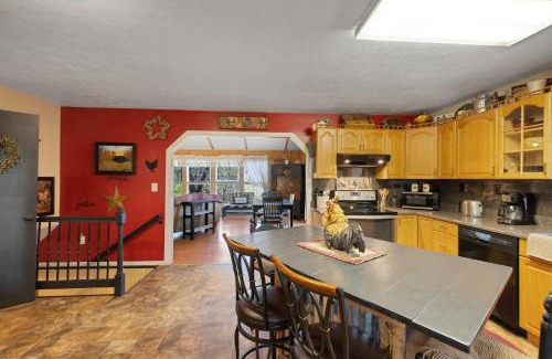 Shenandoah House | Riverside Serenity- A Picturesque Retreat cottage