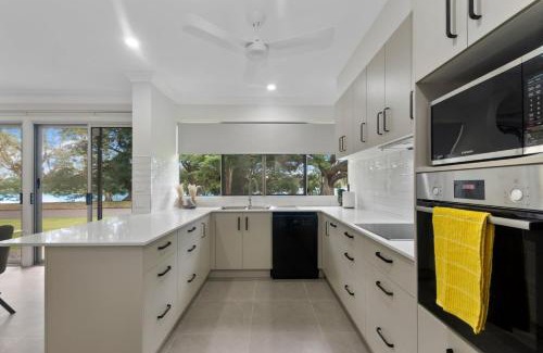 Annandale House | Riverside Serenity